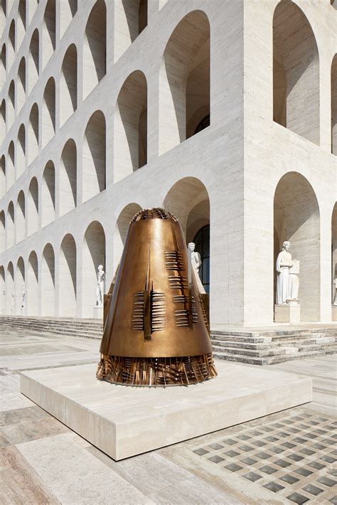 colosseo quadrato mostra fendi novembre|Arnaldo Pomodoro e il suo “grande teatro” in mostra nella sede .